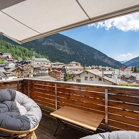 Schoene Dachwohnung Im Zentrum Von Apartament *